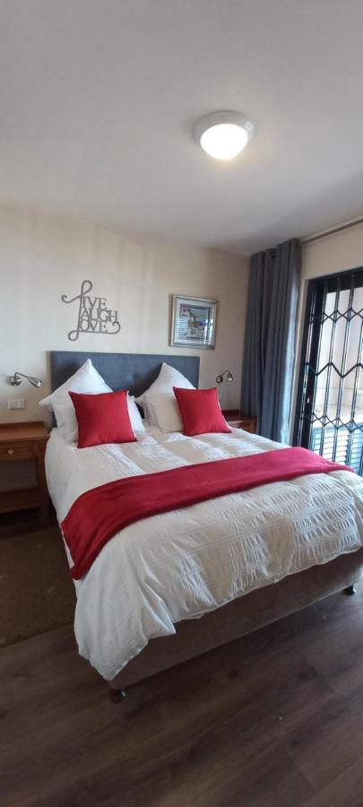 Royal Albatros Apartment Gansbaai Exterior foto